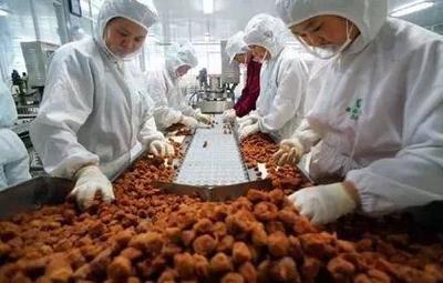 3000塊彩禮獨(dú)闖上海,靠賣(mài)零食狂賺80億!成為零食第一股